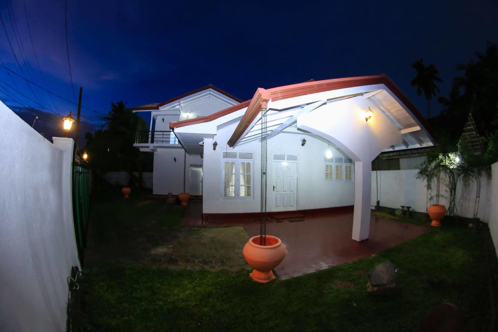 White Villa Weligama Bagian luar foto